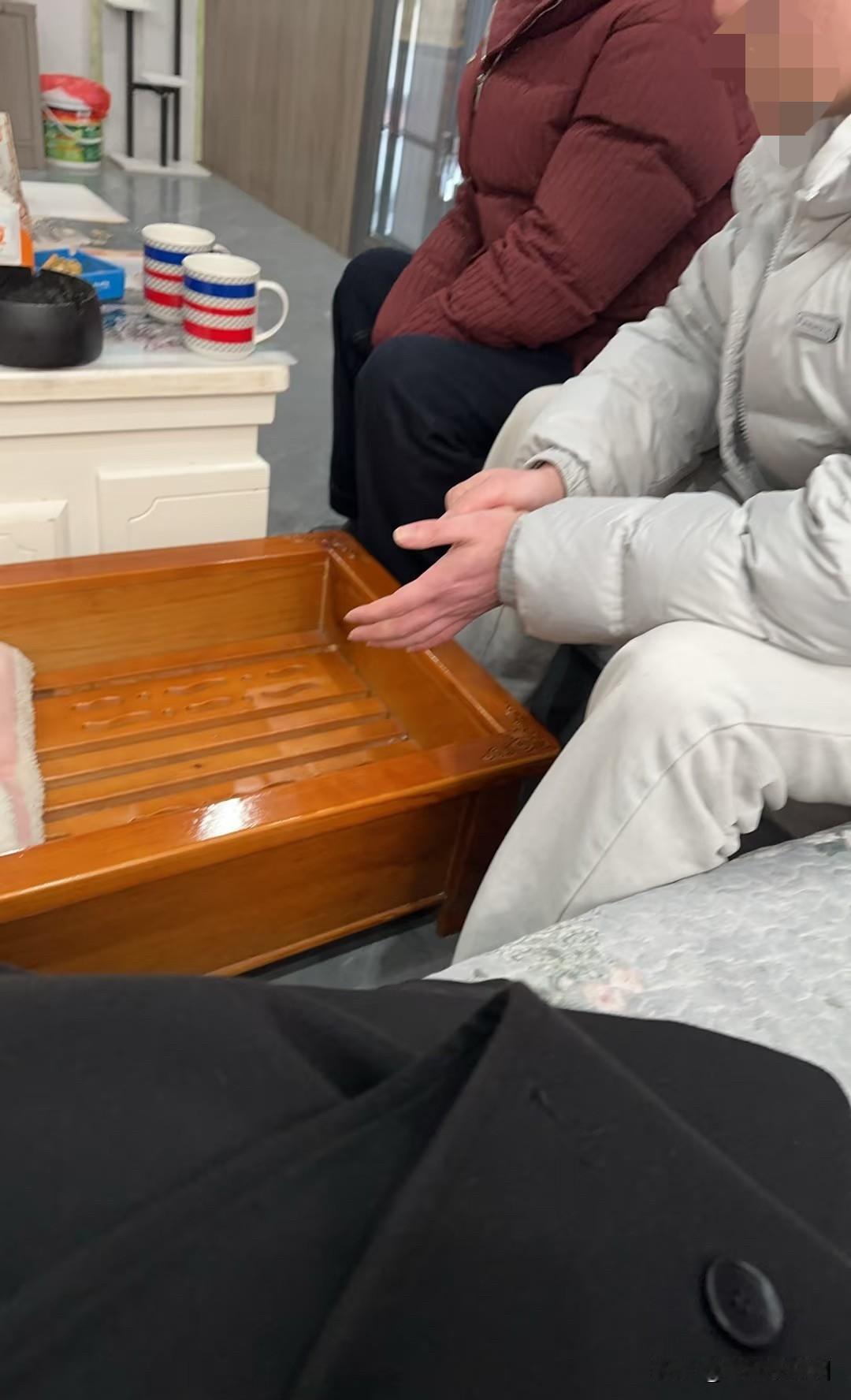 我姐夫家侄女今天相亲，竟然要求男方给28.8万彩礼，另外三金折合人民币5万块钱（