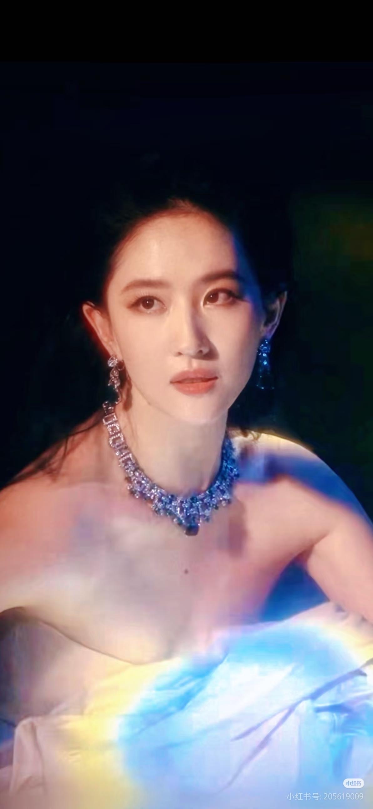 美神“刘亦菲”[比心]