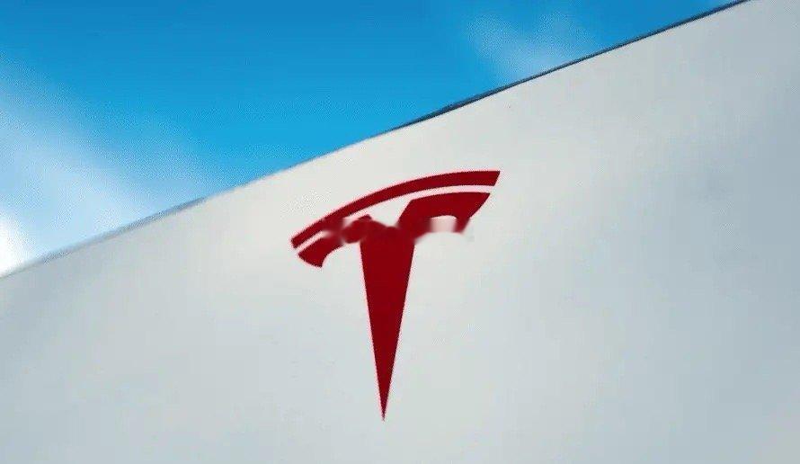 一夜蒸发4300亿，特斯拉市值承压美东时间2026年1月6日，美股三大股指集体收