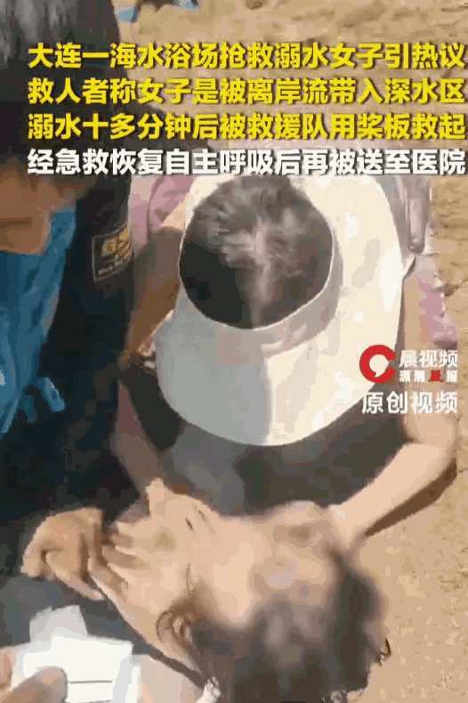 阎王让人三更死，谁能留人到五更！辽宁大连付家庄公园海滩，一名女游客在近海游玩时，