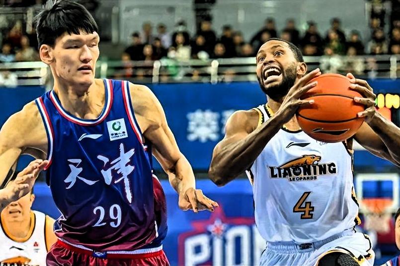 一、核心现状（截至2.3）
 
- 战绩：10胜12负，联赛第12，胜率不足50