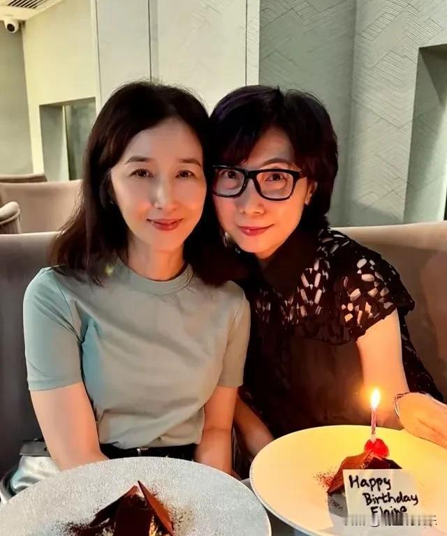 岁月不饶人啊！我们的童年女神终究是老了[泣不成声][泣不成声]
关咏荷罕见近照曝