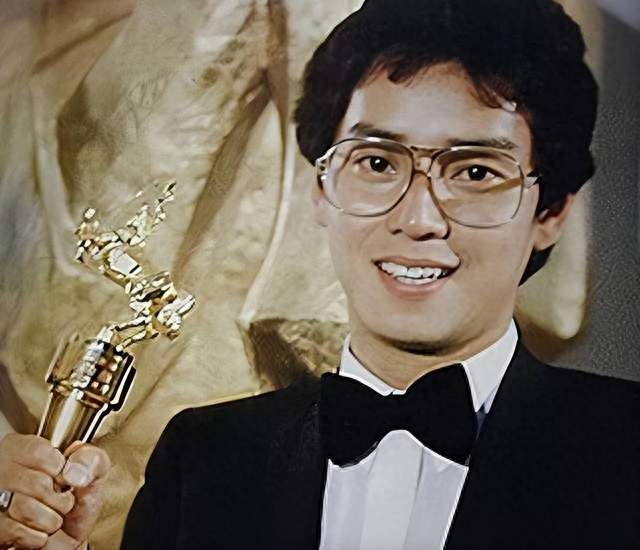 1988年谭咏麟拒领奖项背后：那阵嘘声响了多少年