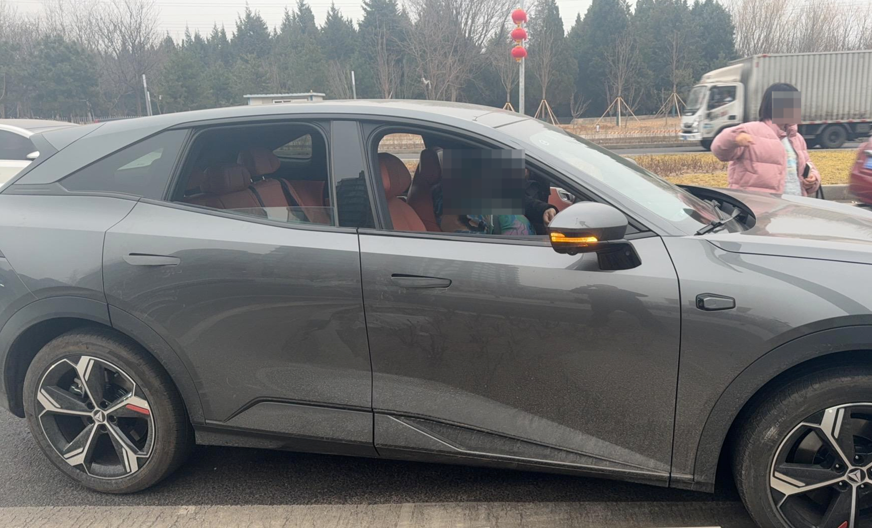 【#网约车司机载客途中昏迷撞路边停车#】#平台回应网约车司机载客途中昏迷# “当