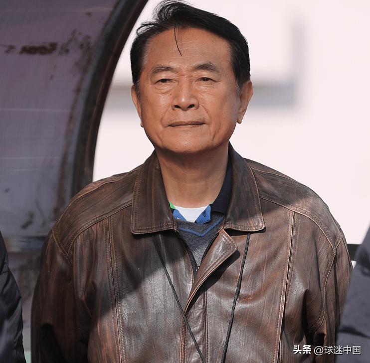 上世纪九十年代，金志扬执掌北京国安期间，中国职业足球联赛正式启航，看球迅速成为国
