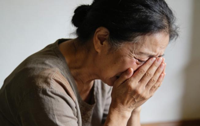 “脸都不要了！” 上海，一母亲通过买卖的方式将价值数百万元的房子赠与给儿子。因儿