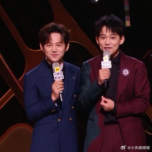 歌手直播何炅说王源也算是上过歌手了何老师真的太会照顾所有人情绪，说话舒服又暖心，