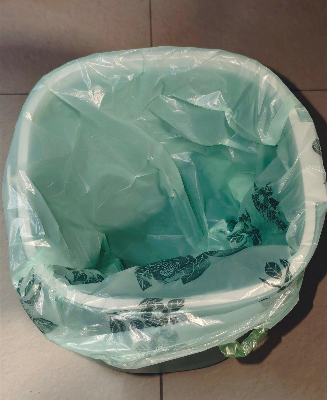 几块钱的垃圾袋，西藏照样送。你细品，这背后得多少路、多少车、多少人在跑。有些地方