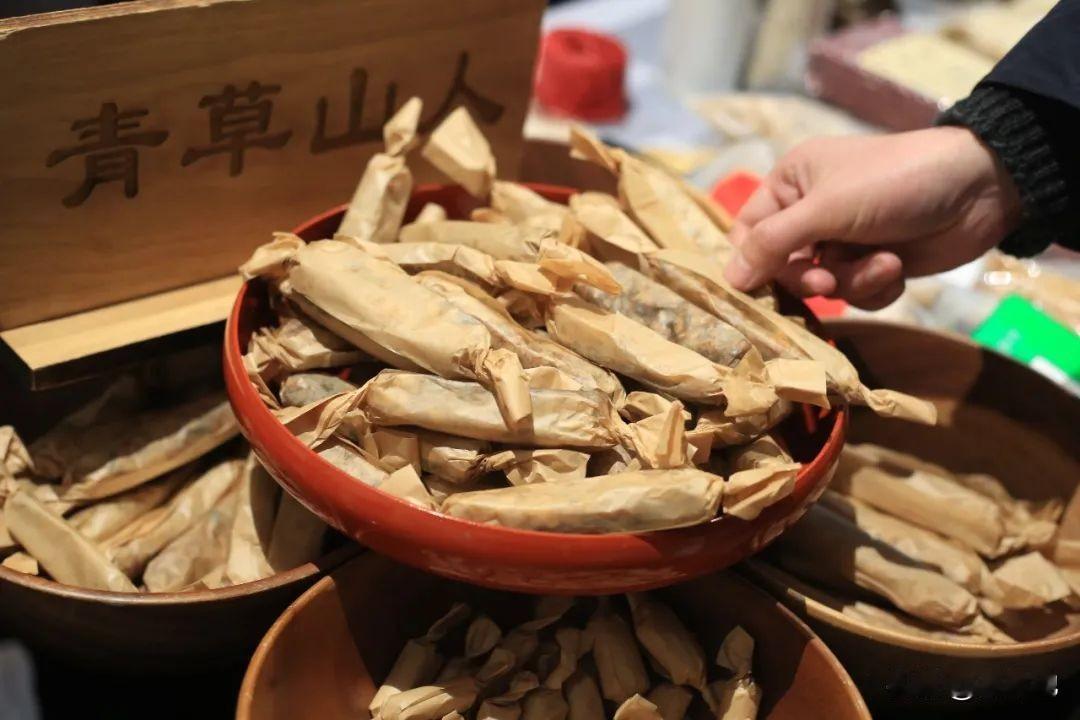 你会去印度人的饭店吃饭吗？不会。看到印度人做饭的手法就没有食欲了。更何况吃的时候