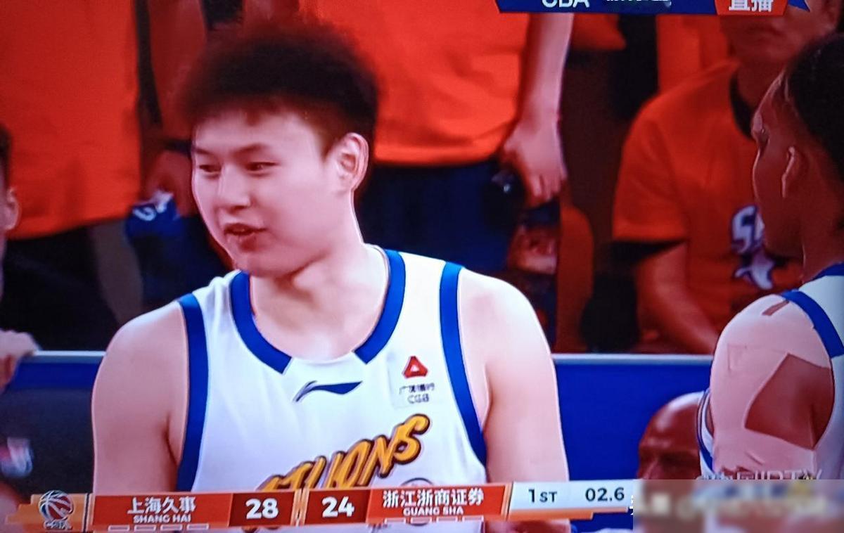 当浙江广厦第四节派上吴骁首发时，就意味着王博教练已经放弃了胜利？这话听着刺耳，但