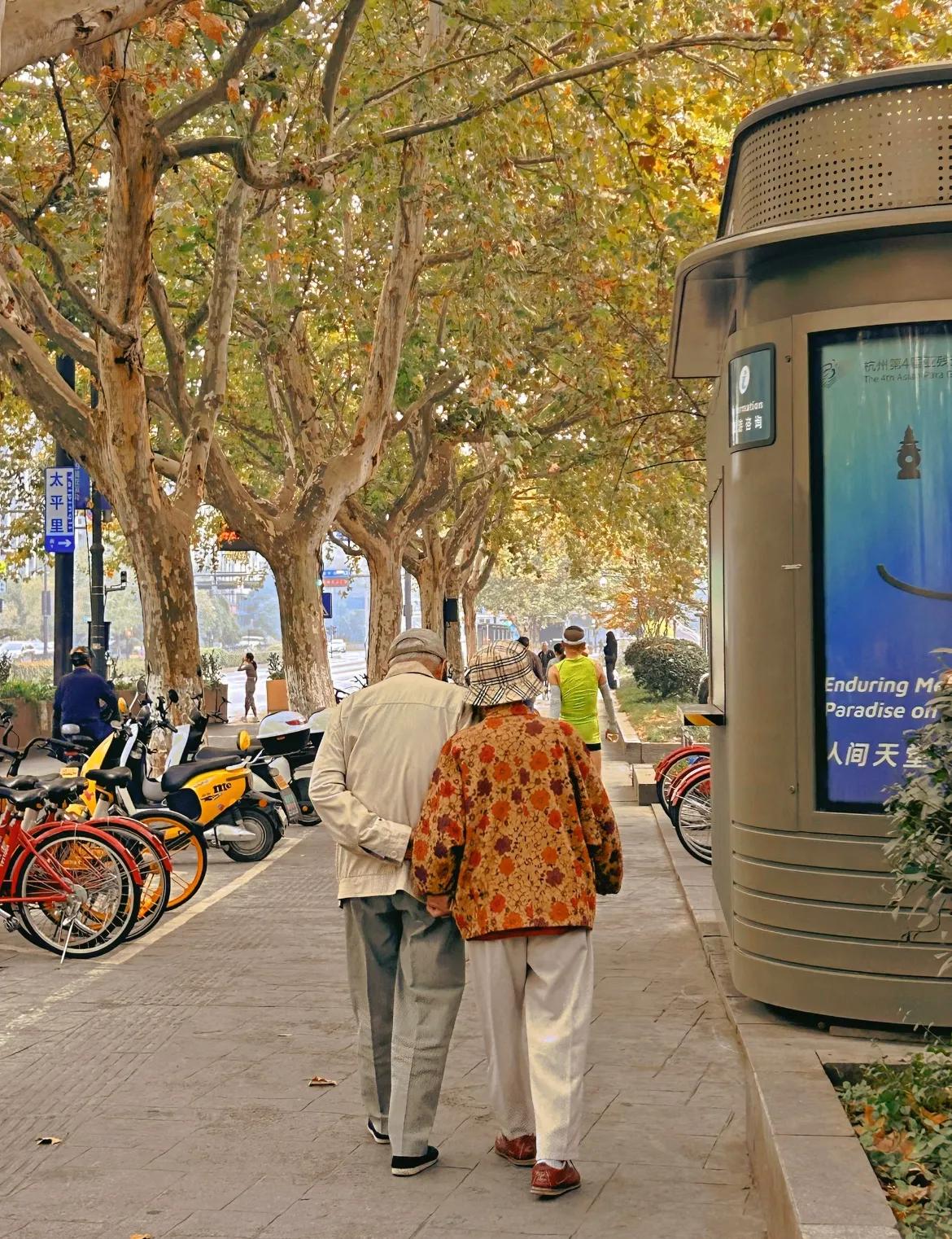 我老公大我十多岁，今年67了，没想到一把年纪了，他还是那么强，我吓唬他说三高的时