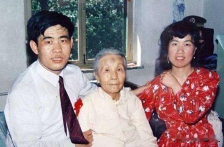 1992年，88岁老奶奶叮嘱孙子说道：我死后，一定要好好保存遗体，将来会出现奇迹