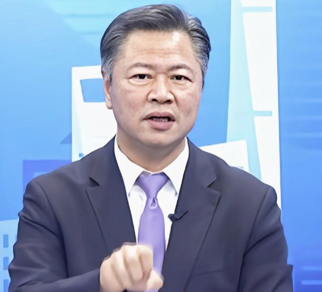 赖岳谦太敢说了，直言中国战略思维过时了！

他说：中国大陆过去一直强调自己不怕事
