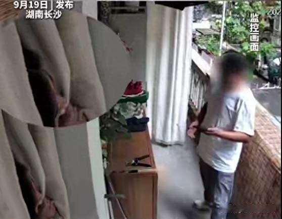 女子洗澡后下单上门取件 3分钟后快递员推门看到隐私 引发网友热议