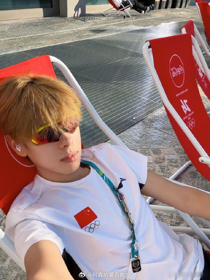 速滑齐天大圣赛场外另一面 刘瀚彬冬奥村慢生活 又整这么帅 闭幕式好好玩！刘瀚彬更