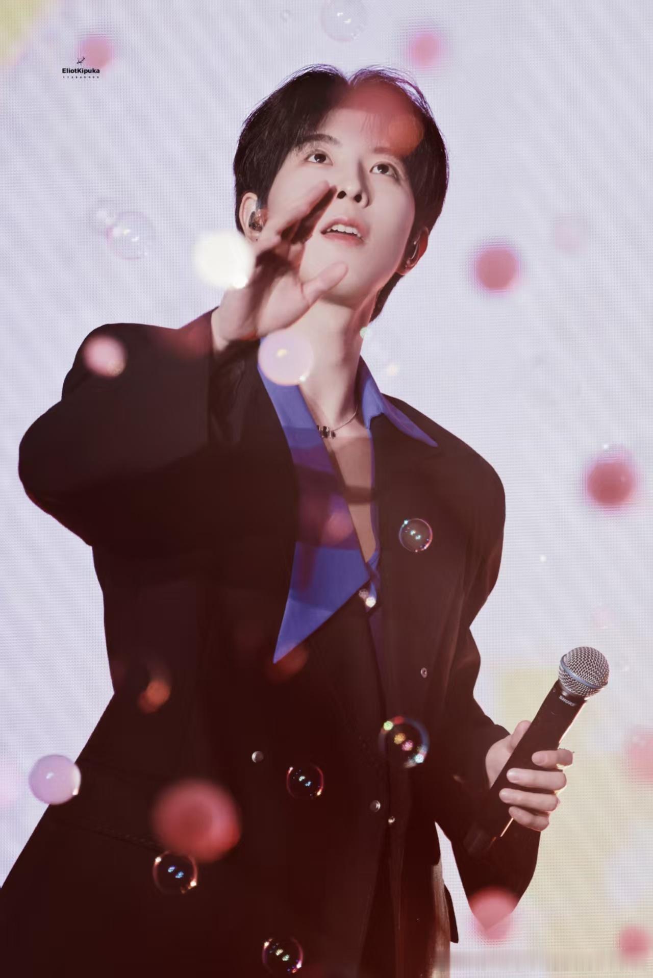 qdj “见面时 我们的呐喊声定能响彻整片海” 