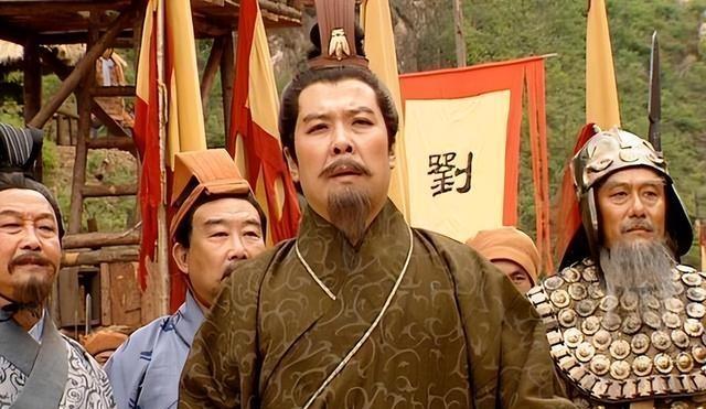 刘备一生招降纳叛，黄忠马超都收了，为何偏偏要斩寒门名将张任？
雁桥上的败局，给张