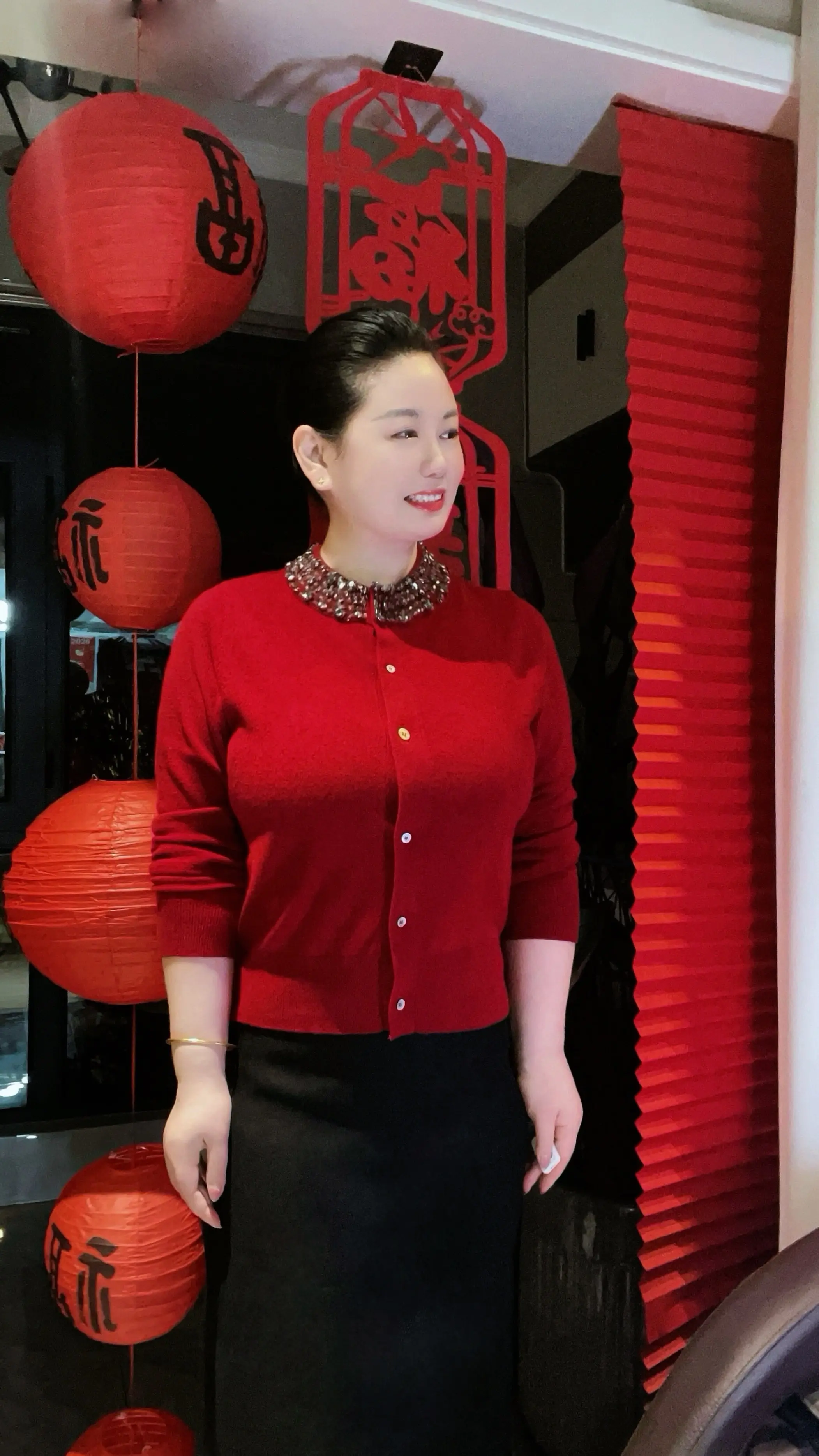 今晚就要跨年了，岁末已至，是结束亦是开始，不管这一年好与坏，都即将结束...