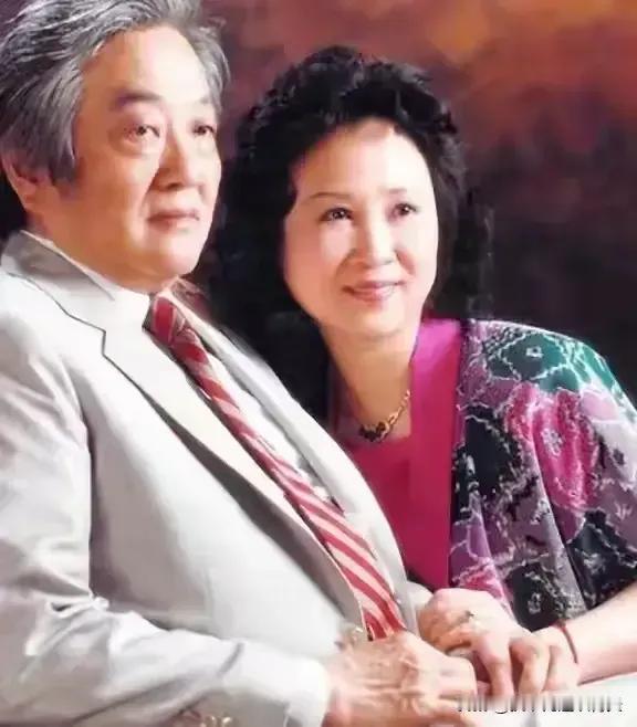 琼瑶这一生为爱而活，因爱害了她，但爱亦成就了她。

她的一生共经历了三个男人，付