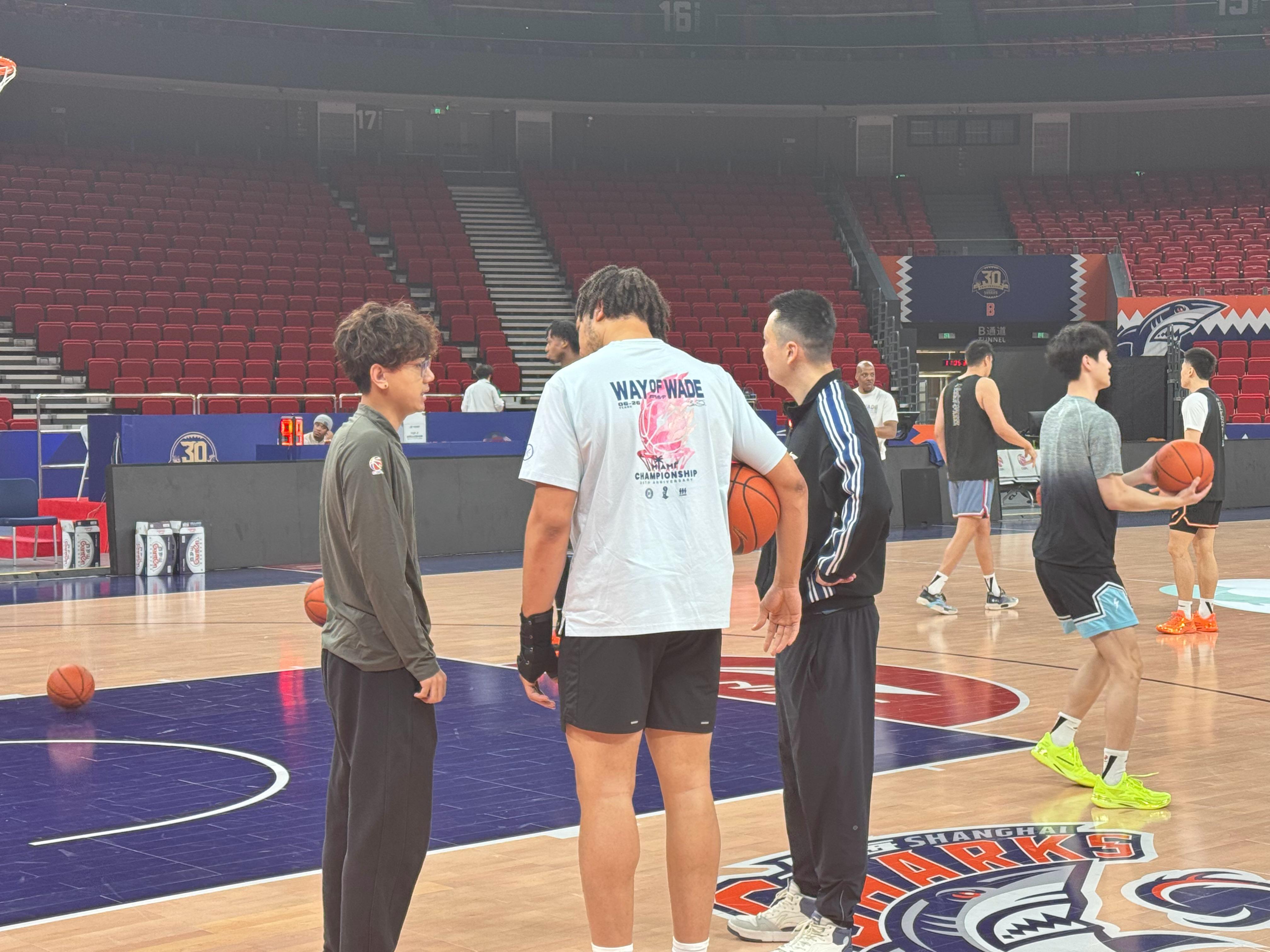 全员回归训练场！上海久事大鲨鱼 上海·上海体育馆