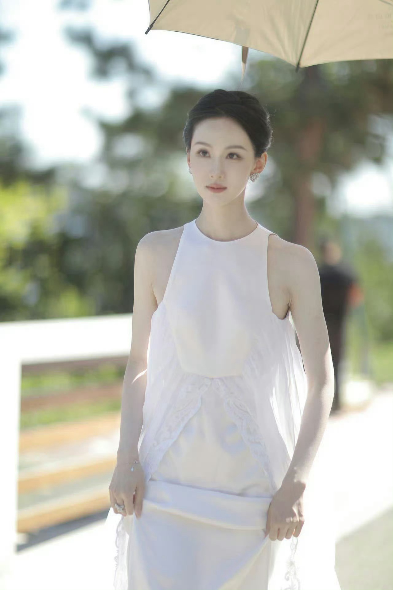 陈都灵、卢昱晓、喻言今天活动生图 ​​​
