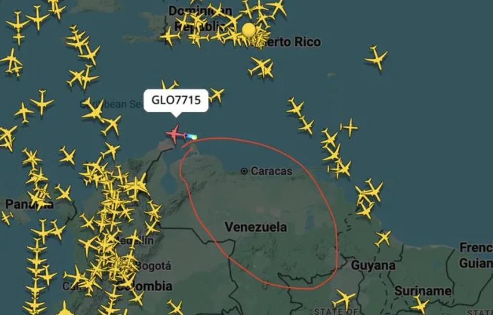 【委内瑞拉空域疑似“清零”，马杜罗专机提前停放巴西边境】

当特朗普宣布委内瑞拉