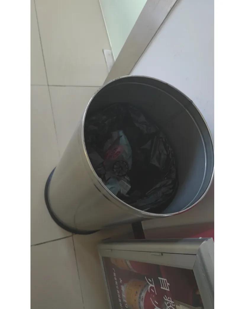 公司走下坡路的征兆
一个富几代当人事经理，公司创办十几年来，开始抓考勤，一天四次