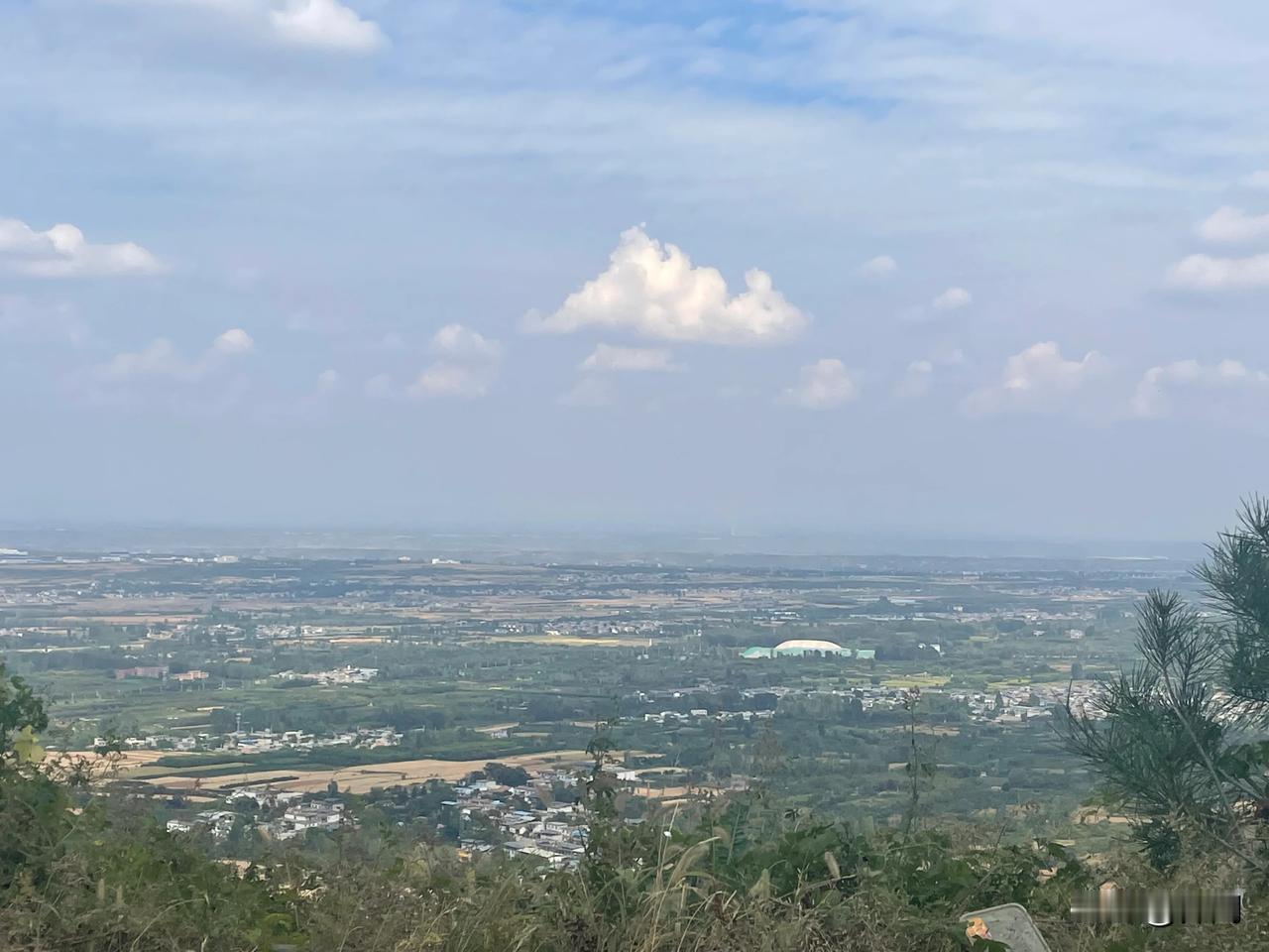 【阮郎归•深秋叶落起风寒】
深秋叶落起风寒，花飞霜满天。
孤灯伴影夜无阑，和衣抱