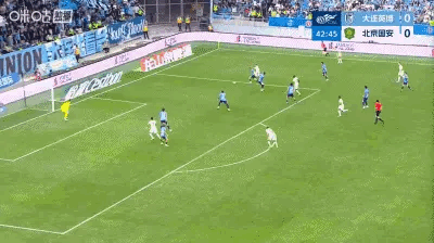 大连英博vs北京国安 第42分钟，杨立瑜传中张玉宁头槌破门，国安1-0领先英博！