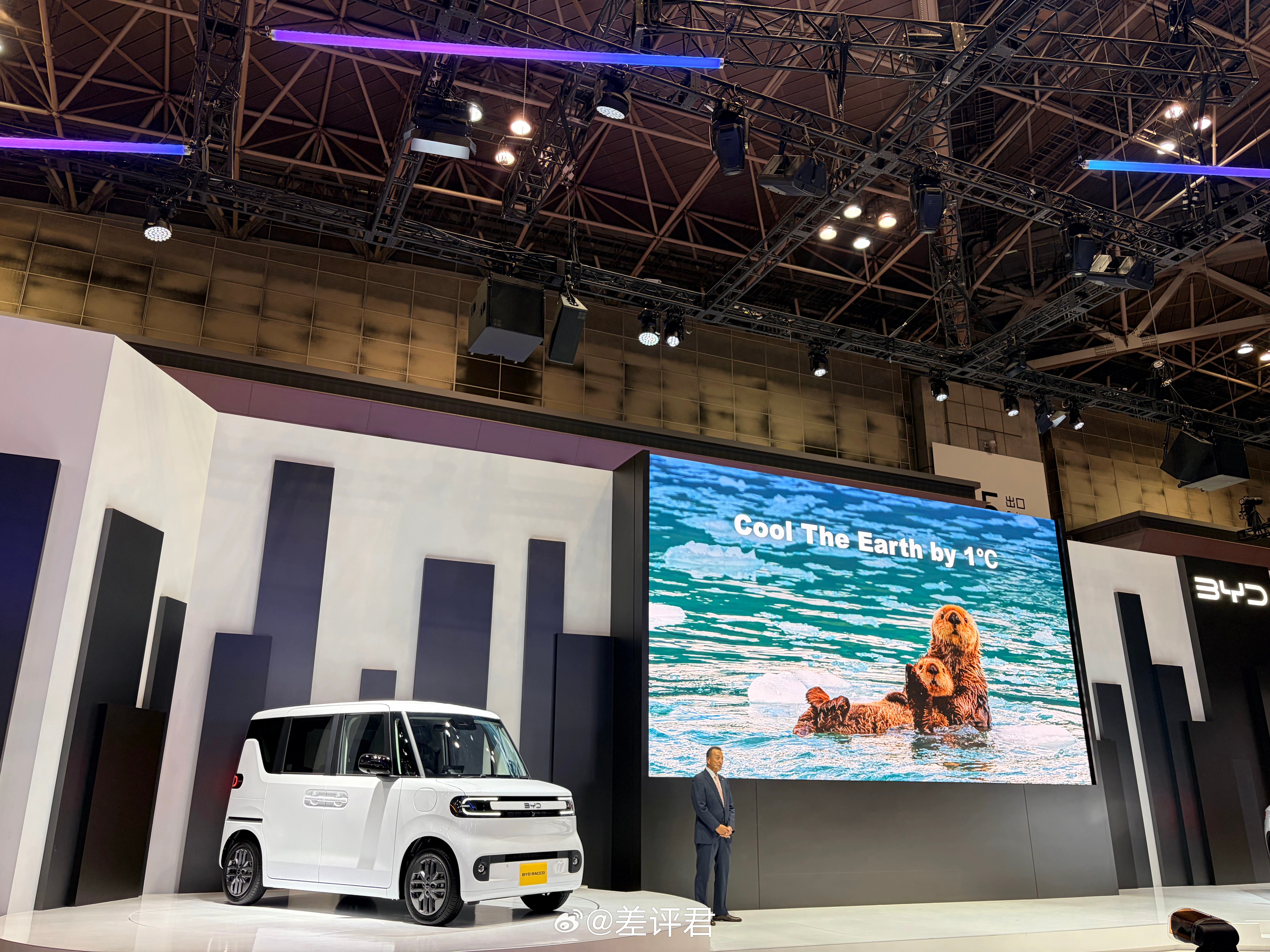 #差评在现场# 今天是东京车展第一天的媒体日，中日两大车企比亚迪、丰田都召开了发