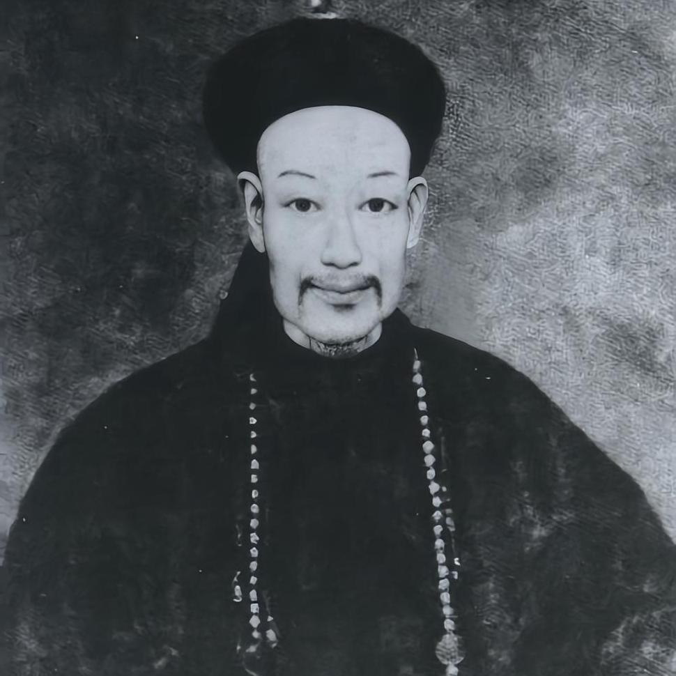 1831年，19岁胡林翼迎娶17岁陶静娟。洞房花烛夜，胡林翼竟命令总督千金：“去