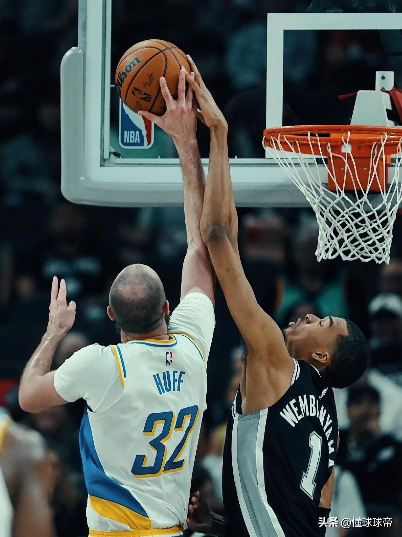 南慕容北乔峰，文班亚马在盖帽榜上竟然领先第二名1.2个盖帽！

在今天马刺与步行