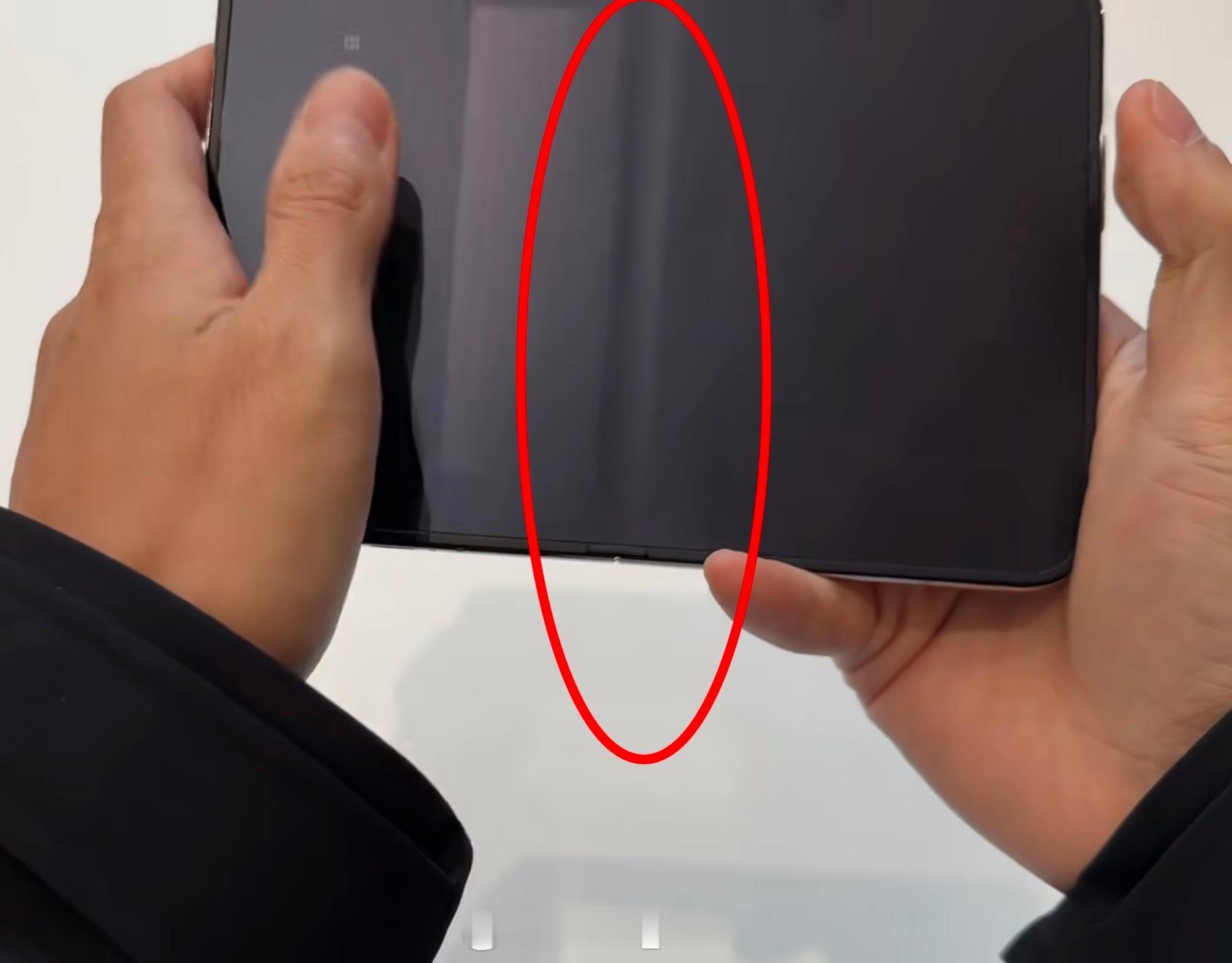 iPhoneDuo的折痕控制还真不如国产当然用纳米纹理玻璃可以从视觉上刻意弱化折
