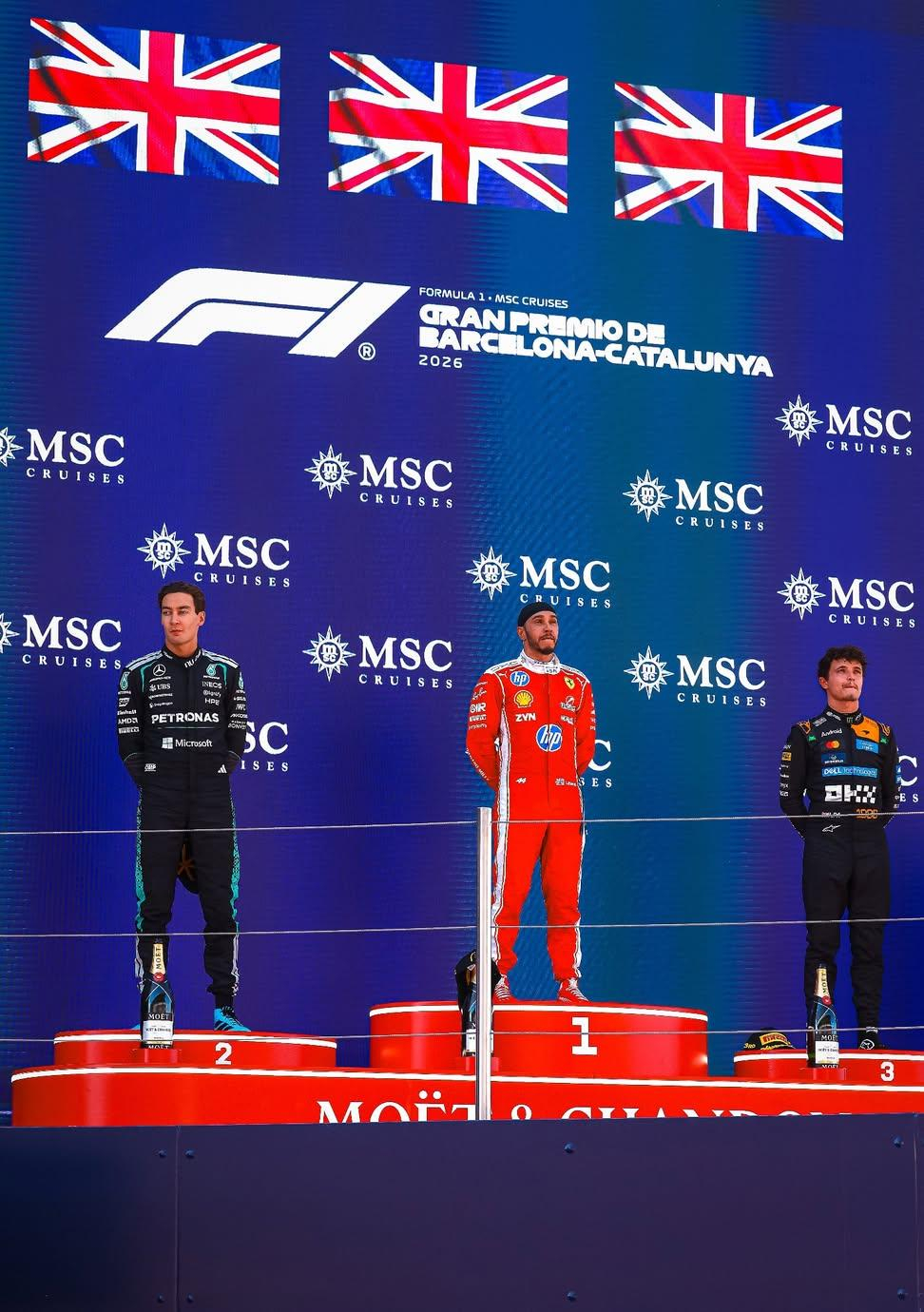 f1 🍾领奖台时刻，三位英国车手～汉密尔顿法拉利生涯首冠