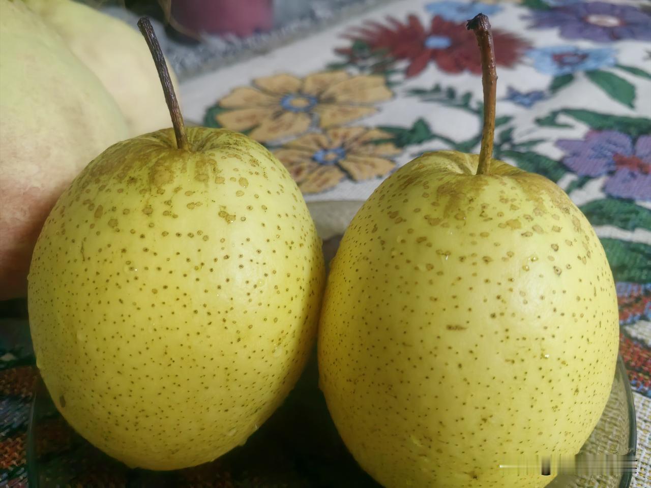 生活需要仪式感，按照习俗，八月十五的月饼，先供飨老母（mù月亮）自己再吃

你们