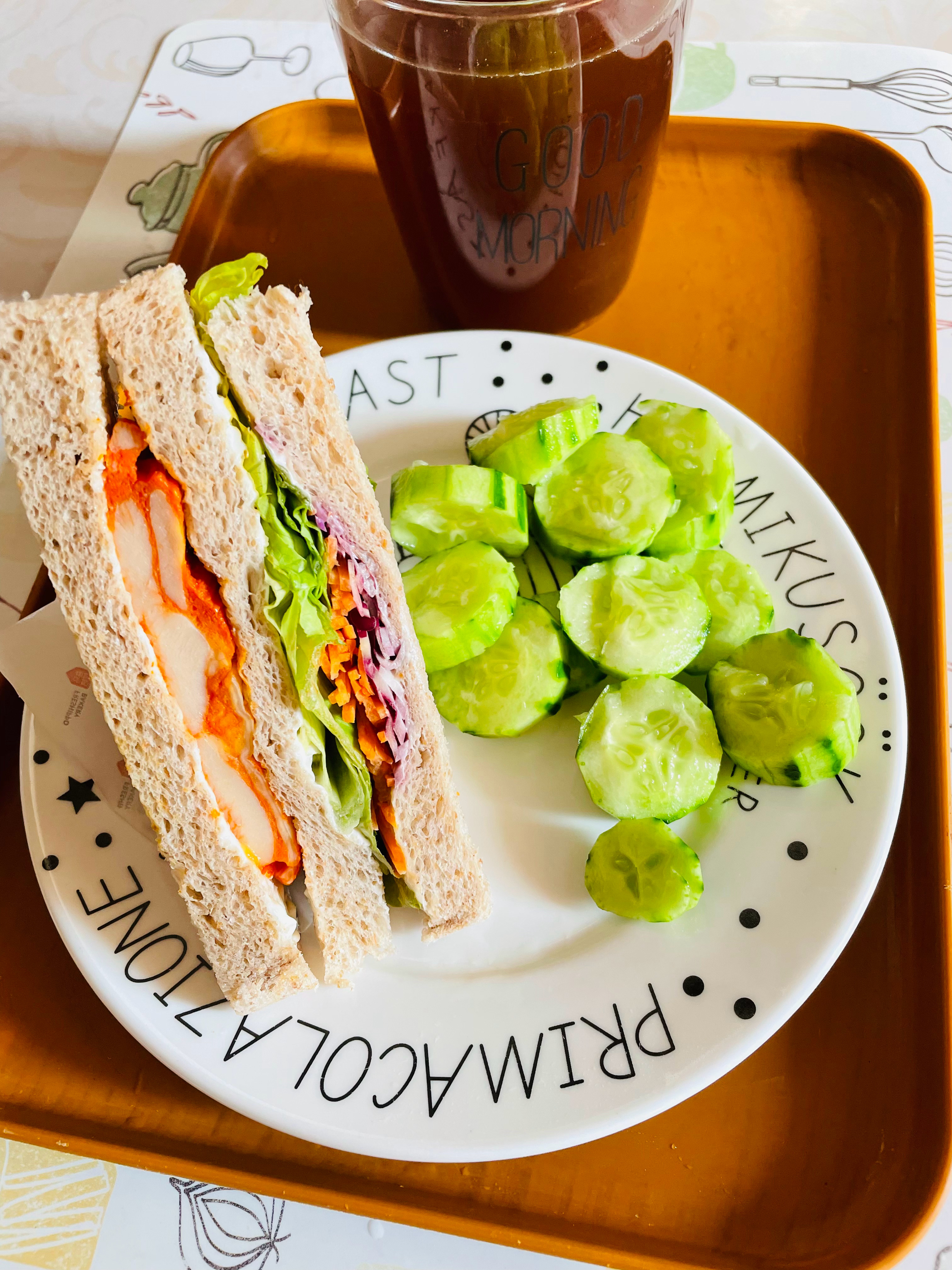 早餐🥣黄瓜 黑咖 三明治🥪不是自己做的 