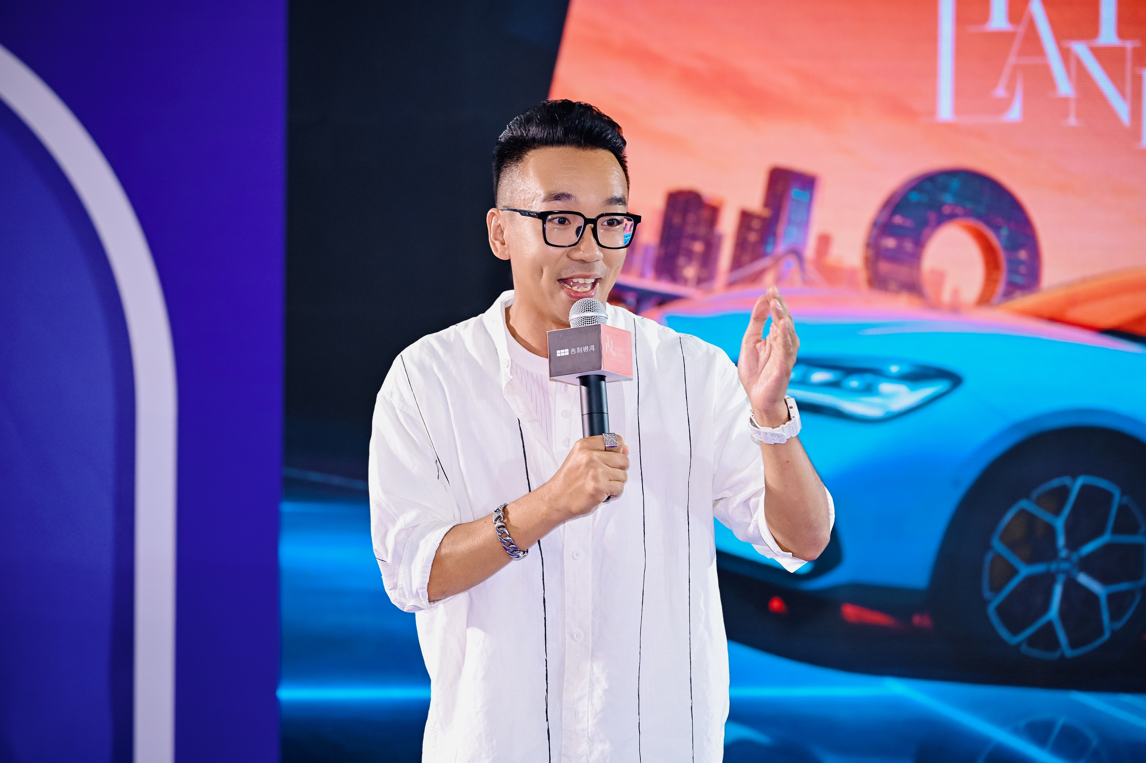 全新银河TT，网球营销搭配的天衣无缝……帅气又有自己的特点，后置后驱再配上大马力