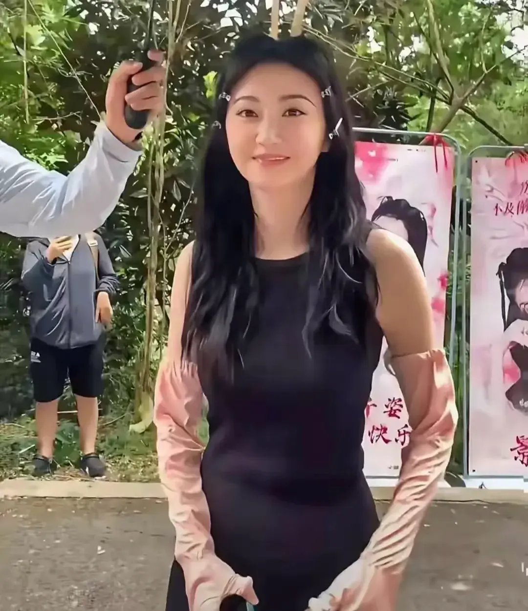 景甜纯生图，看起来虽然不是那么的光鲜亮丽，37岁这个状态不错了！ ​​​