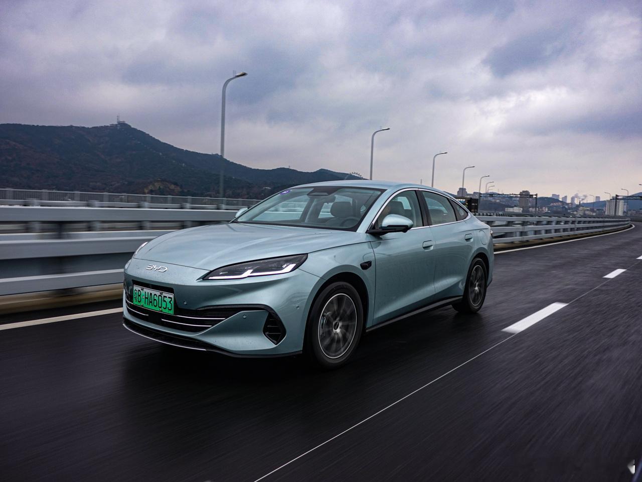 新车划重点 海豹06DM-i的亏电油耗如何？根据车企官宣，其百公里亏电油耗最低2