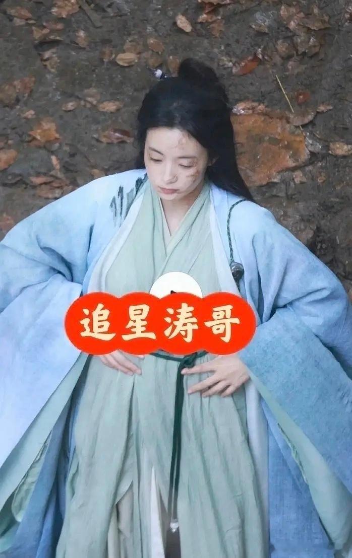 张雅钦咸鱼飞升前期毁容路透，她演的这个角色何青青人设不错，前期是被欺负的弱小。中