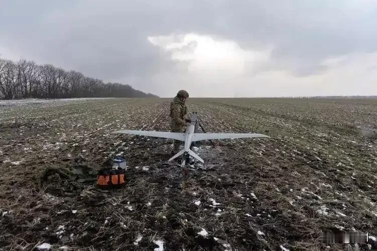 俄乌战火烧进地中海！2000公里突袭藏三大危险信号
 
乌军无人机奔袭2000公