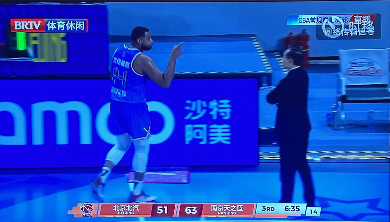 什么情况？

北京北汽主场对阵南京天之蓝。前两节半北汽一直被南京压着打，比分最多