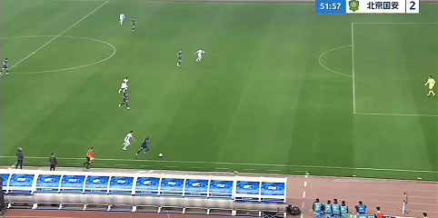 武汉三镇0比2北京国安张玉宁破门中超联赛比赛第 51 分钟出现关键转折，武汉三镇