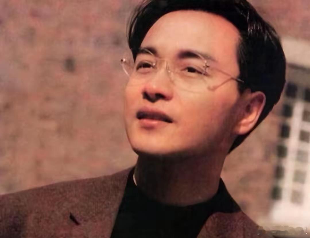 张国荣为什么坠楼自杀？时隔22年，王晶说出实情：和内地大佬有关。一直以来，很多人