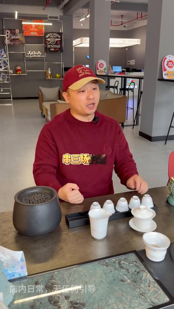 新手必看。
玩竞彩串关有个铁律：串的越多，栽的越惨。经常有人问我：林老板，串8串