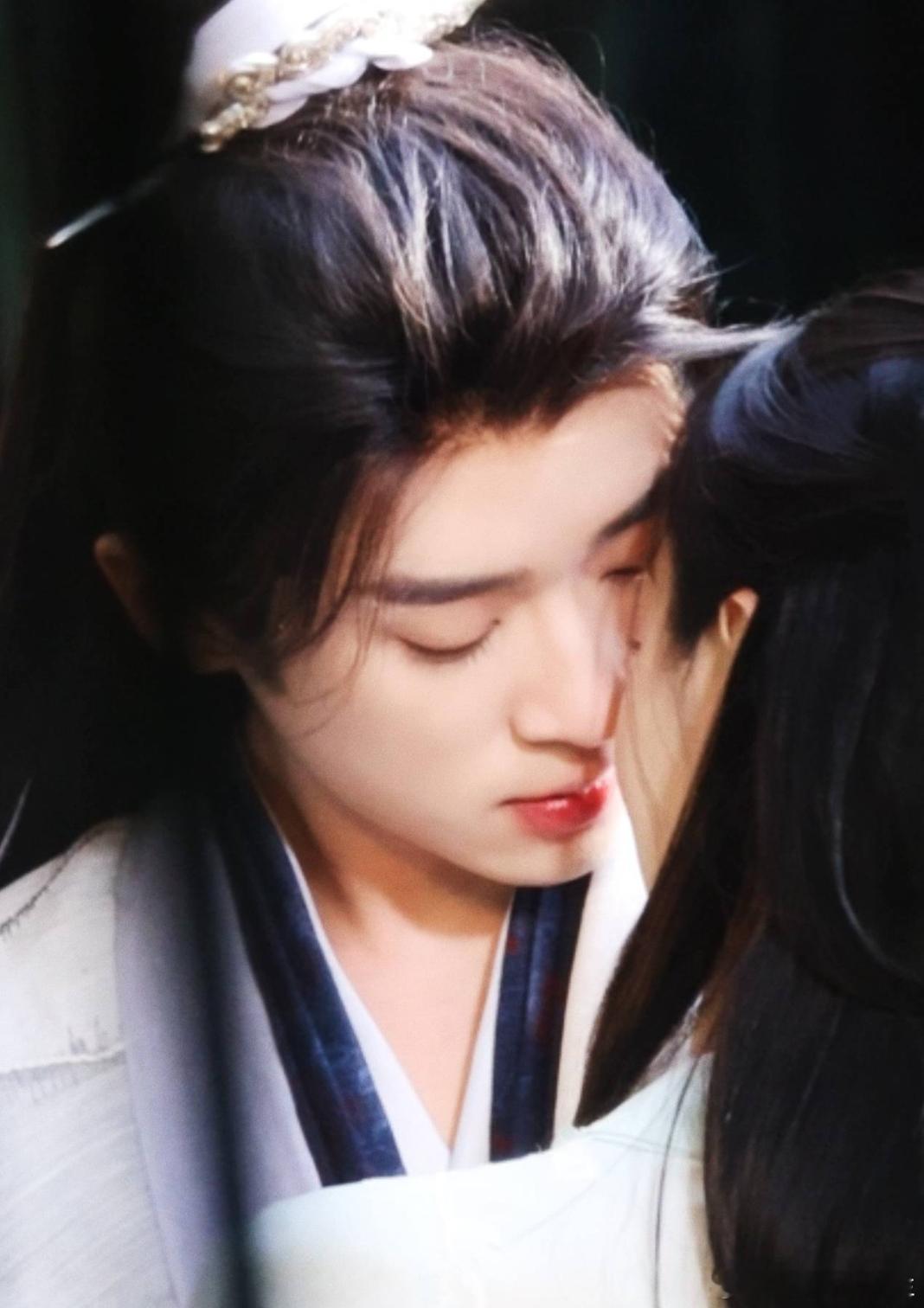 丞磊有一种好会爱人的感觉[爱你][爱你][爱你]在与晋长安里和宋轶的搭档也很期待