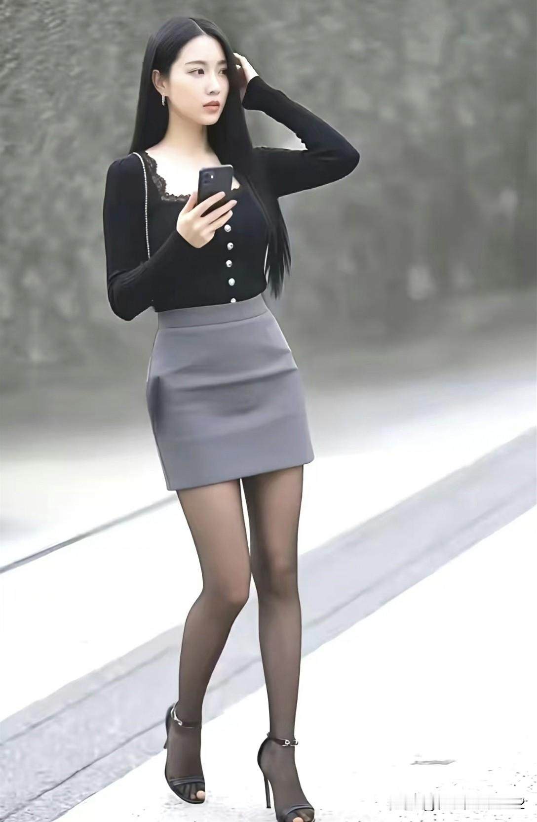 优雅黑裙搭配，都市时尚感十足