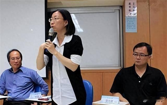 “只要我还在，台湾就不会回归中国！”这是一位台湾大学教授的公开言论，只不过在她讲