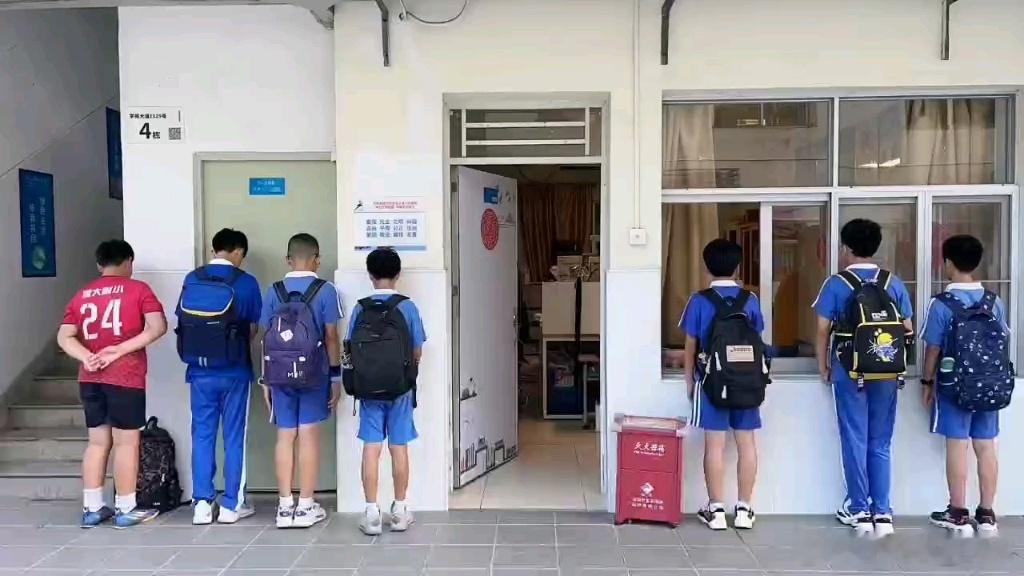 今天早上开特斯拉，开门罚站了，这不应该呀，后来想起来了，上海下雨了，今天湿度又特