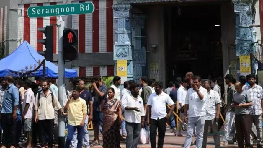 以前的新加坡，我们都叫它新加坡。以前去新加坡旅游。都叫新加坡坡县。是一种开玩笑的
